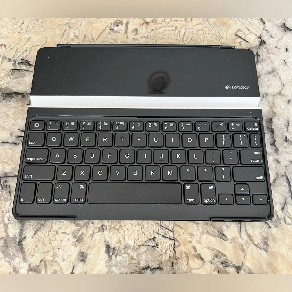Logitech Ultrathin Keyboard Cover